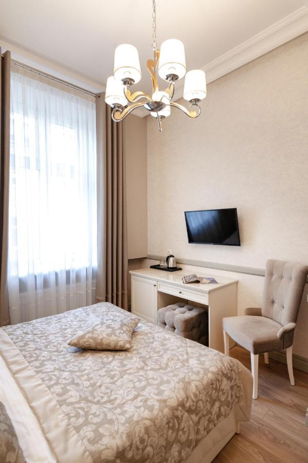 Royal mini-apart hotel on Serbska 6 Lviv Exteriör bild